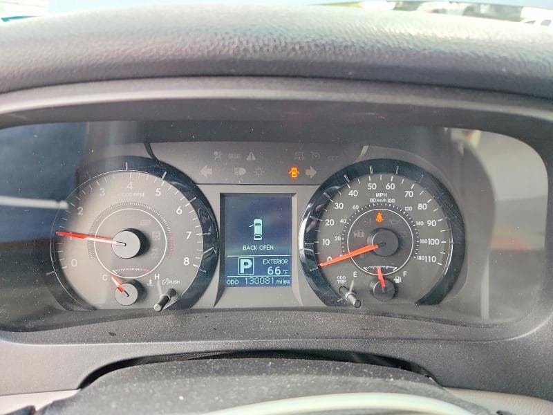 2017 TOYOTA SIENNA LE 9
