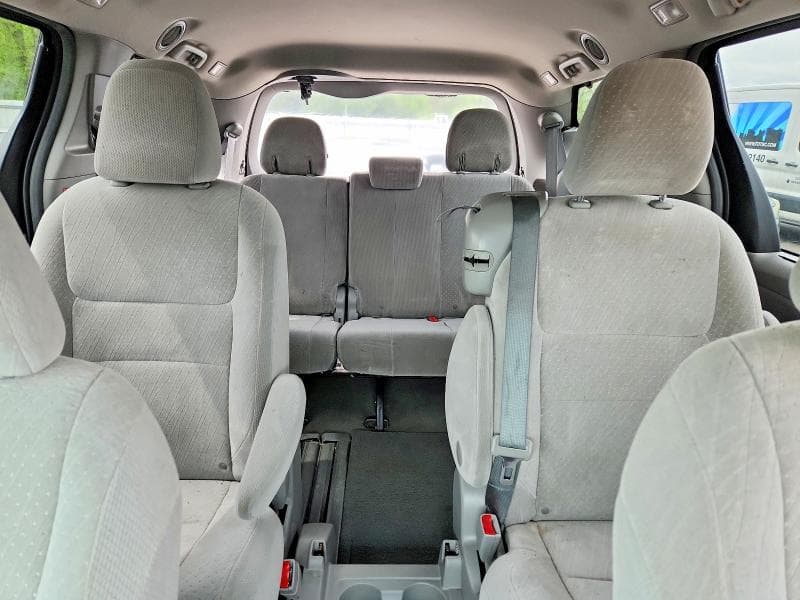 2017 TOYOTA SIENNA LE 10