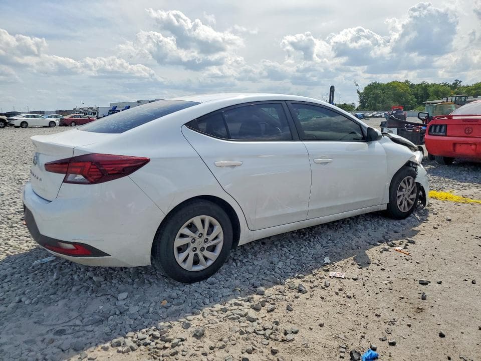 2019 HYUNDAI ELANTRA SE 3