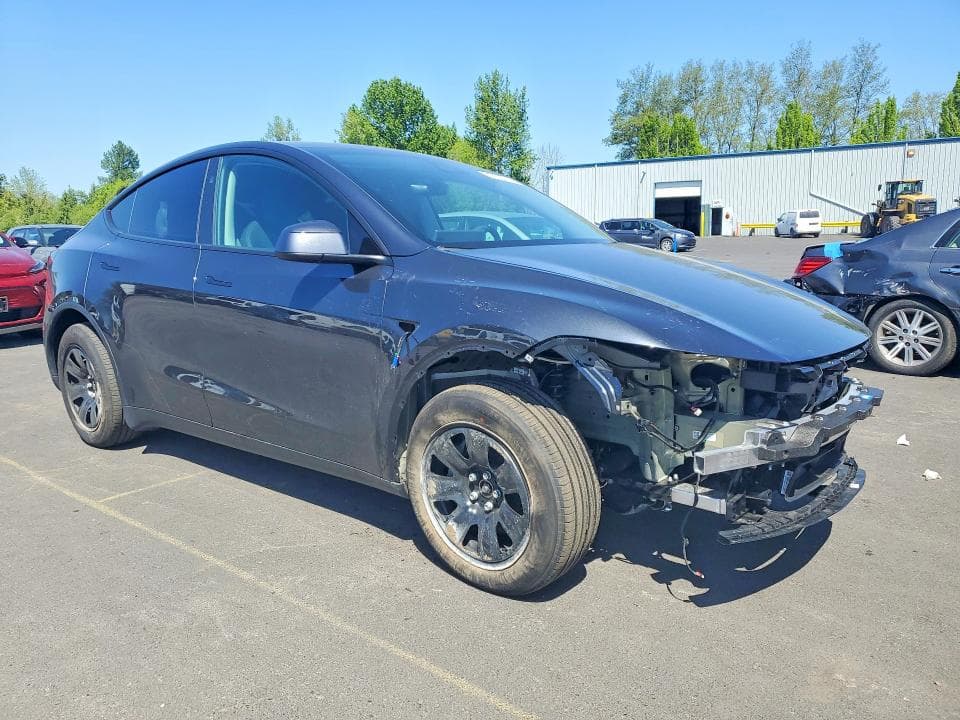2026 TESLA MODEL Y 4