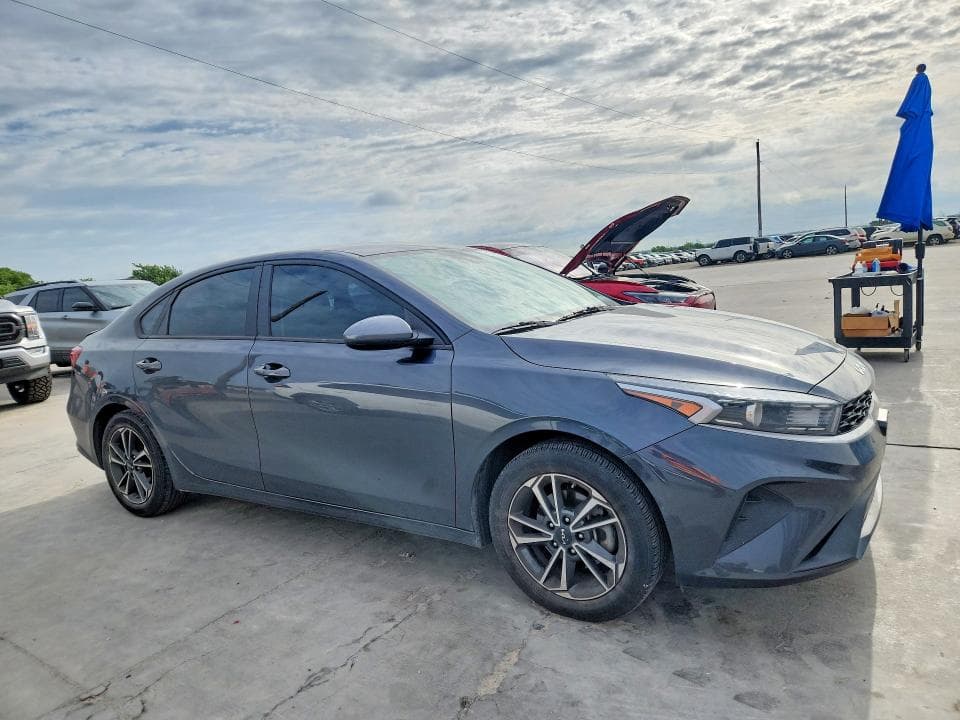 2023 KIA FORTE LXS 4
