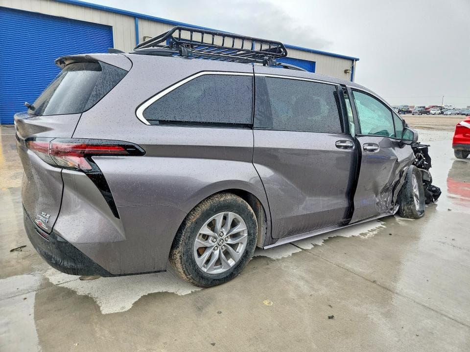 2024 TOYOTA SIENNA XLE 7-PASSENGER XLE 7-PASSENGER 3