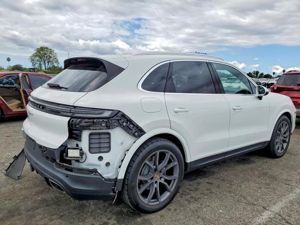 2024 PORSCHE CAYENNE 3