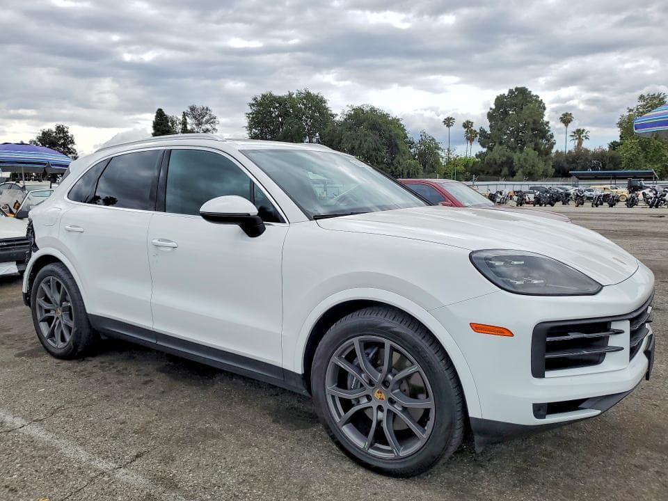 2024 PORSCHE CAYENNE 4