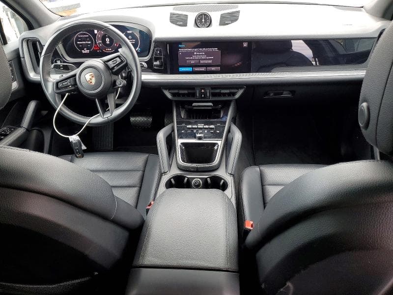 2024 PORSCHE CAYENNE 8