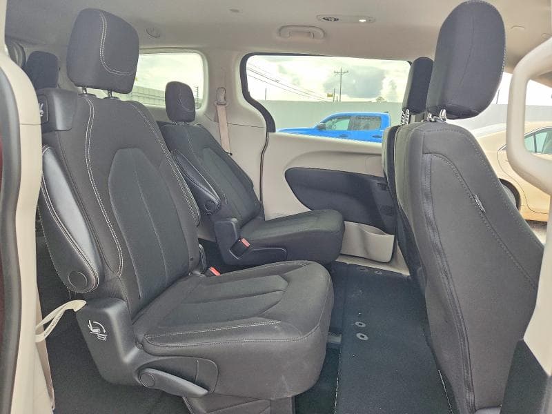 2022 CHRYSLER VOYAGER LX 11