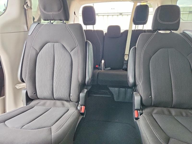 2022 CHRYSLER VOYAGER LX 10