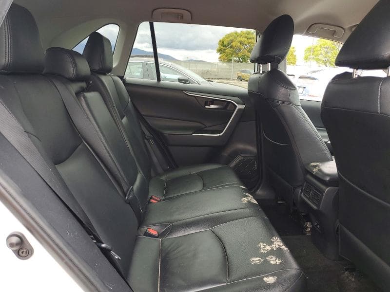 2020 TOYOTA RAV4 XLE 11