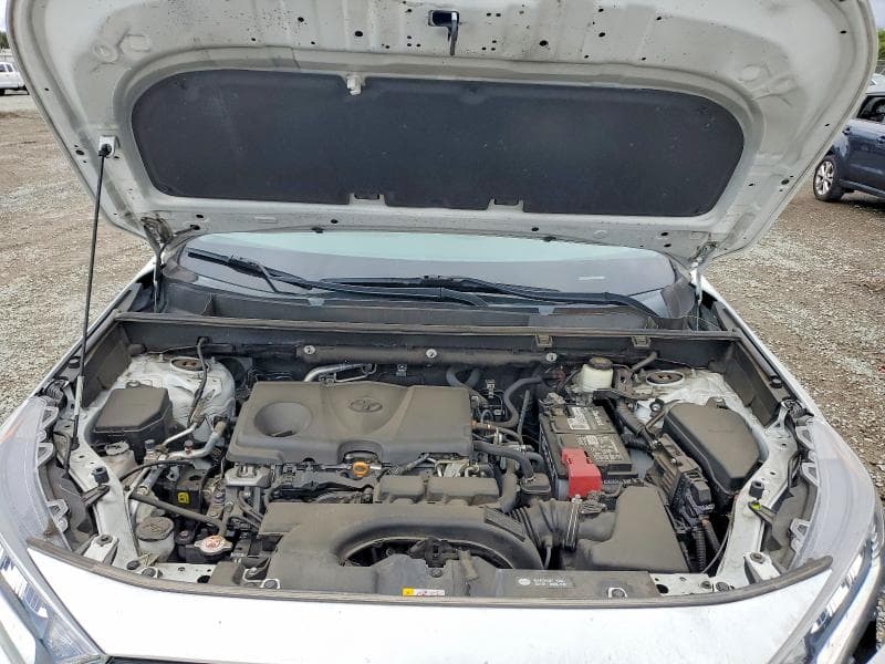 2020 TOYOTA RAV4 XLE 12