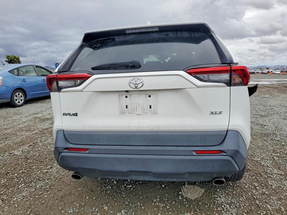 2020 TOYOTA RAV4 XLE 6