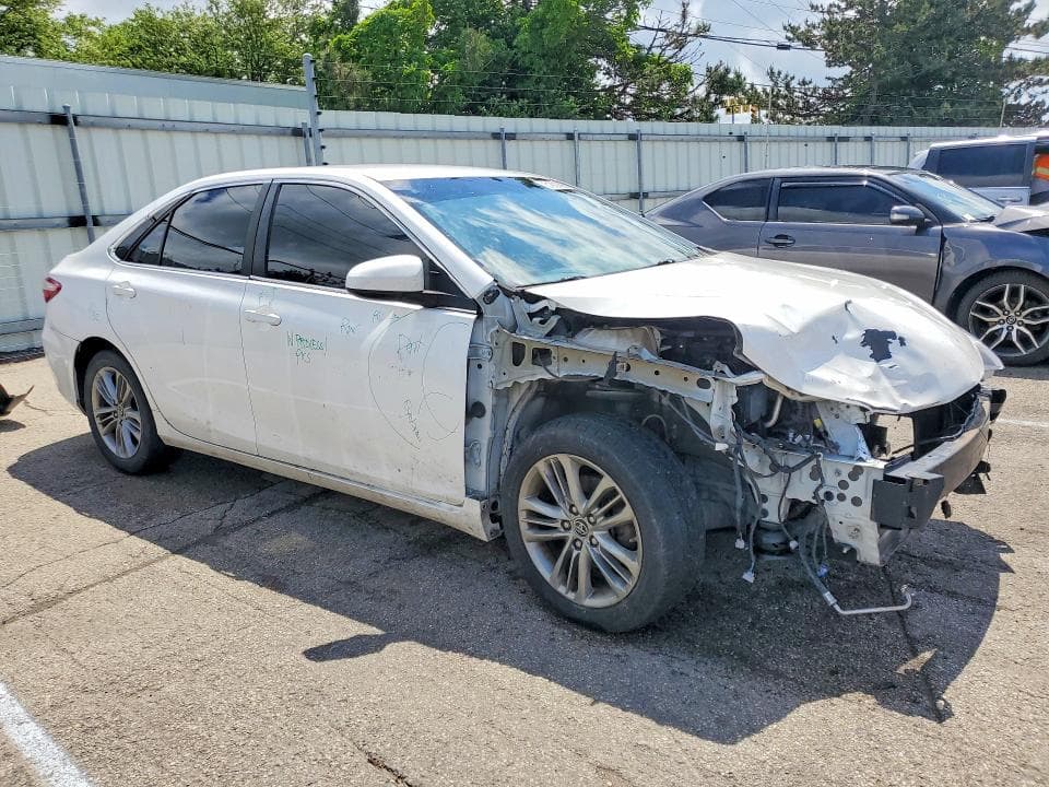 2017 TOYOTA CAMRY SE 4