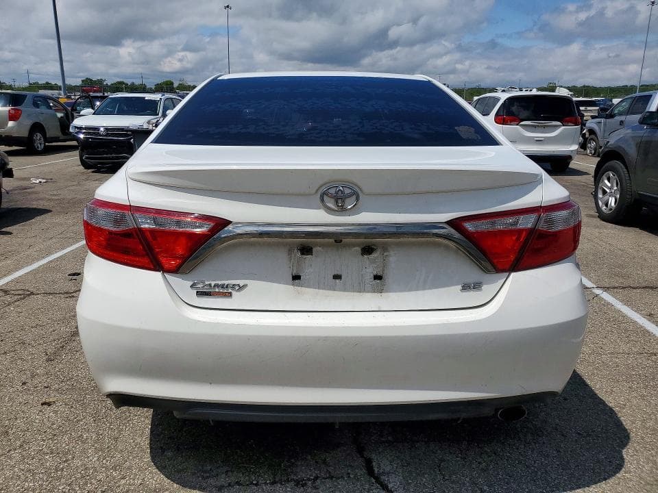 2017 TOYOTA CAMRY SE 6