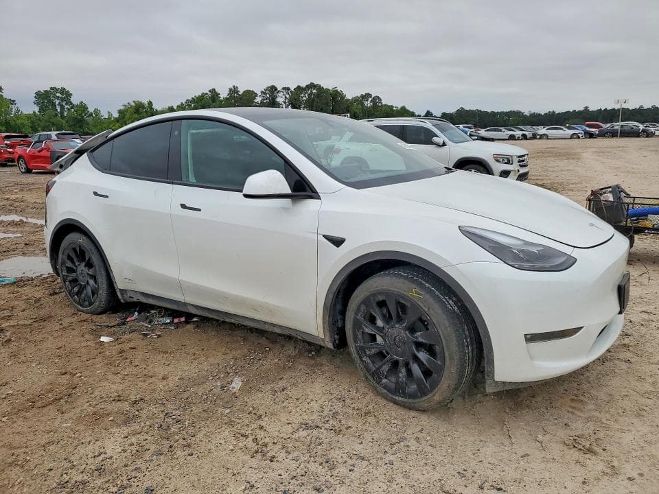 2023 TESLA MODEL Y 4