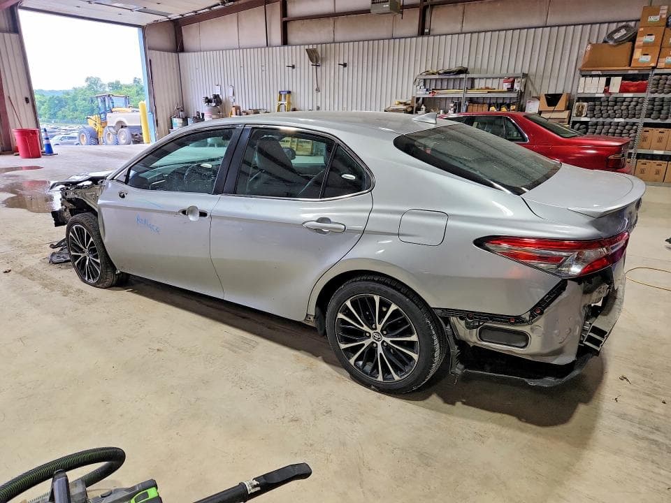 2019 TOYOTA CAMRY SE 2