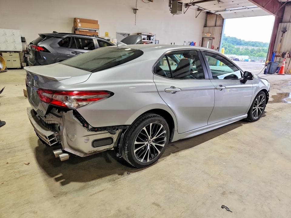 2019 TOYOTA CAMRY SE 3