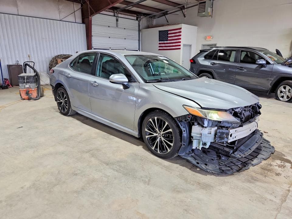 2019 TOYOTA CAMRY SE 4