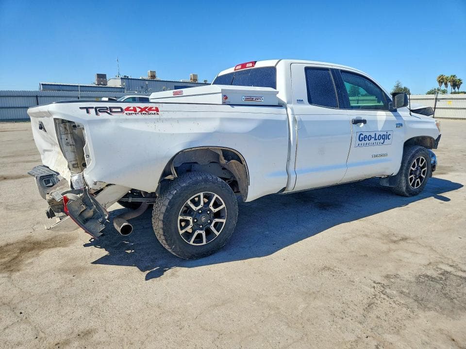 2017 TOYOTA TUNDRA SR5 3