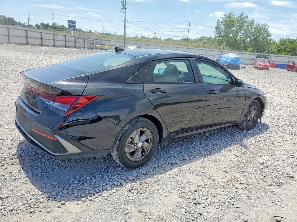 2025 HYUNDAI ELANTRA SE 3