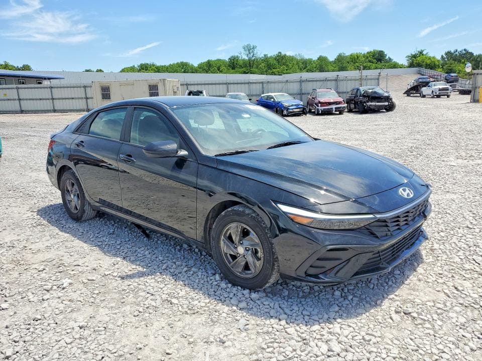 2025 HYUNDAI ELANTRA SE 4