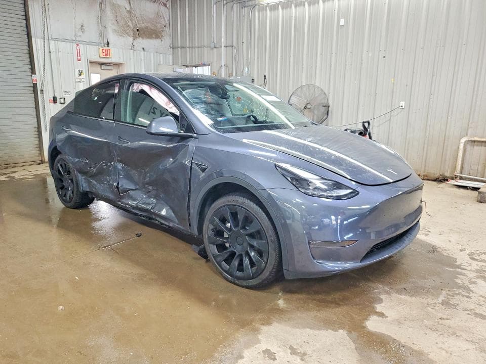 2023 TESLA MODEL Y 4