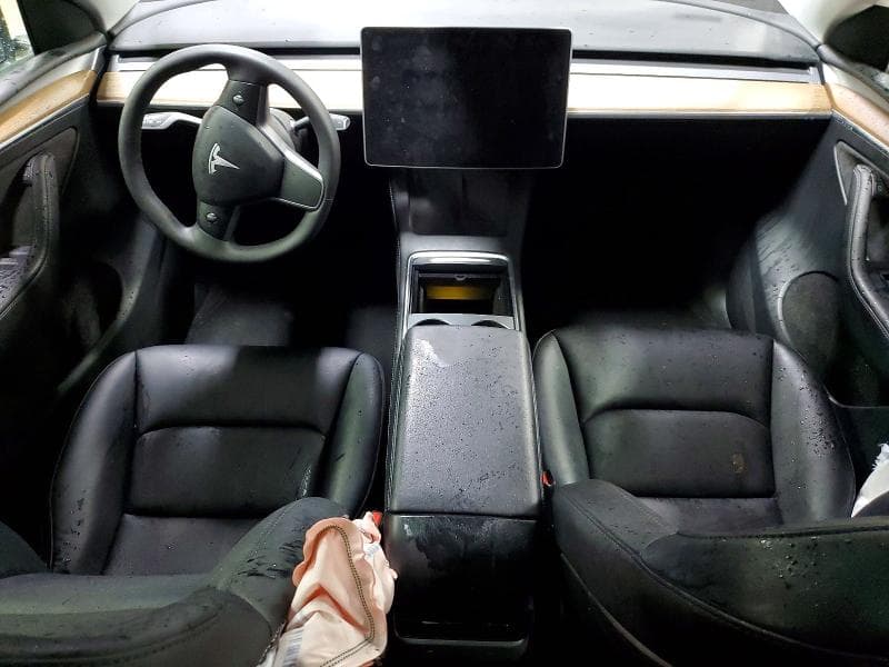 2023 TESLA MODEL Y 8