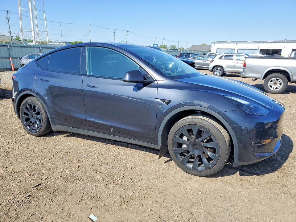 2024 TESLA MODEL Y 4