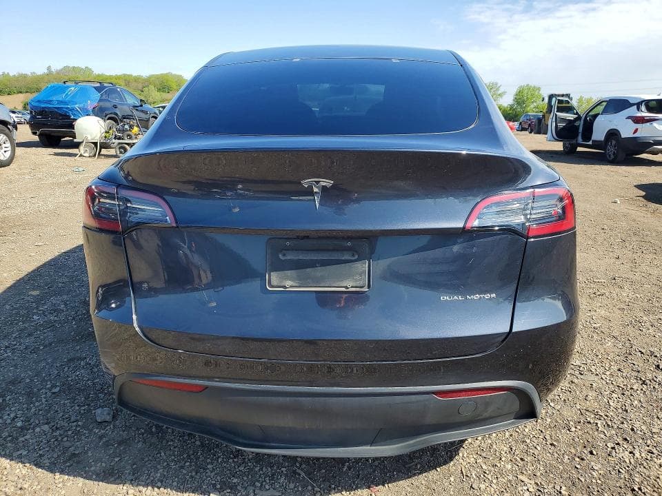 2024 TESLA MODEL Y 6