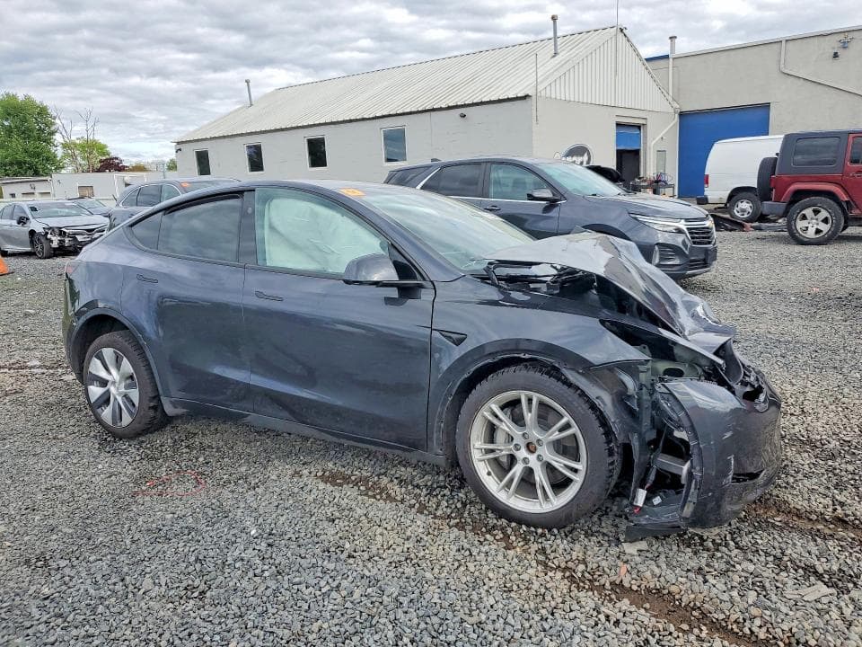 2024 TESLA MODEL Y 4