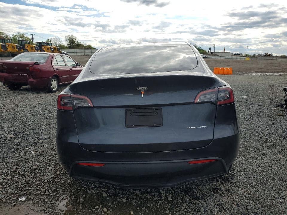 2024 TESLA MODEL Y 6