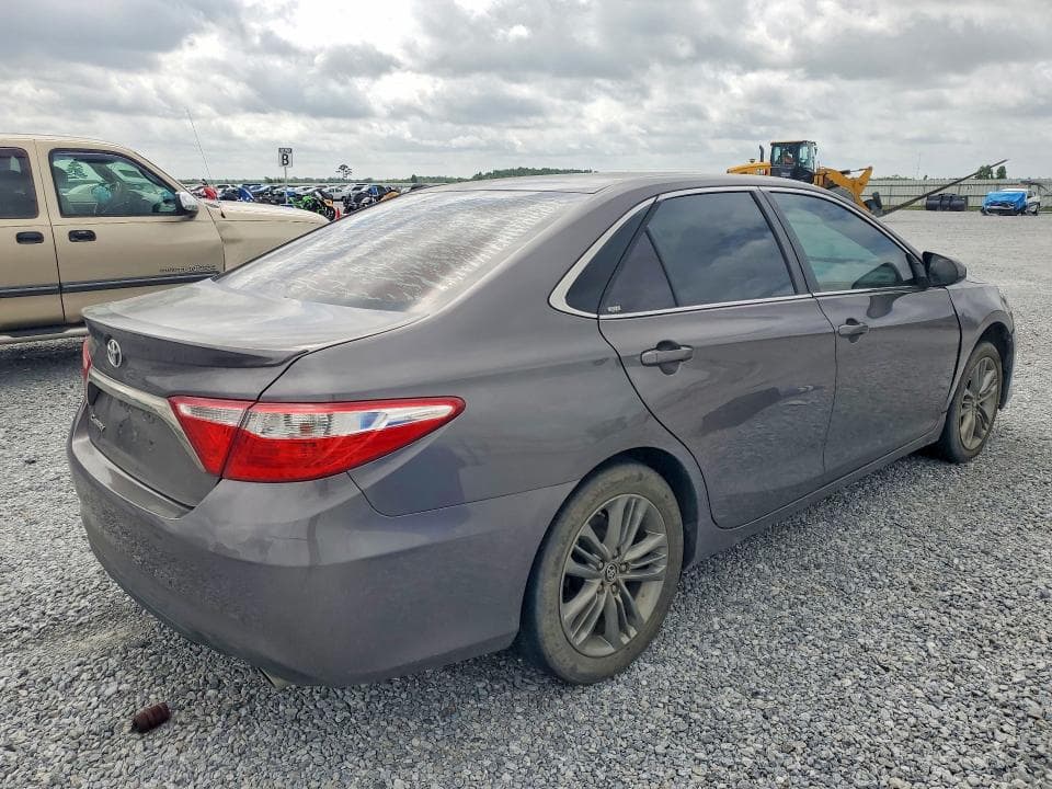2017 TOYOTA CAMRY SE 3