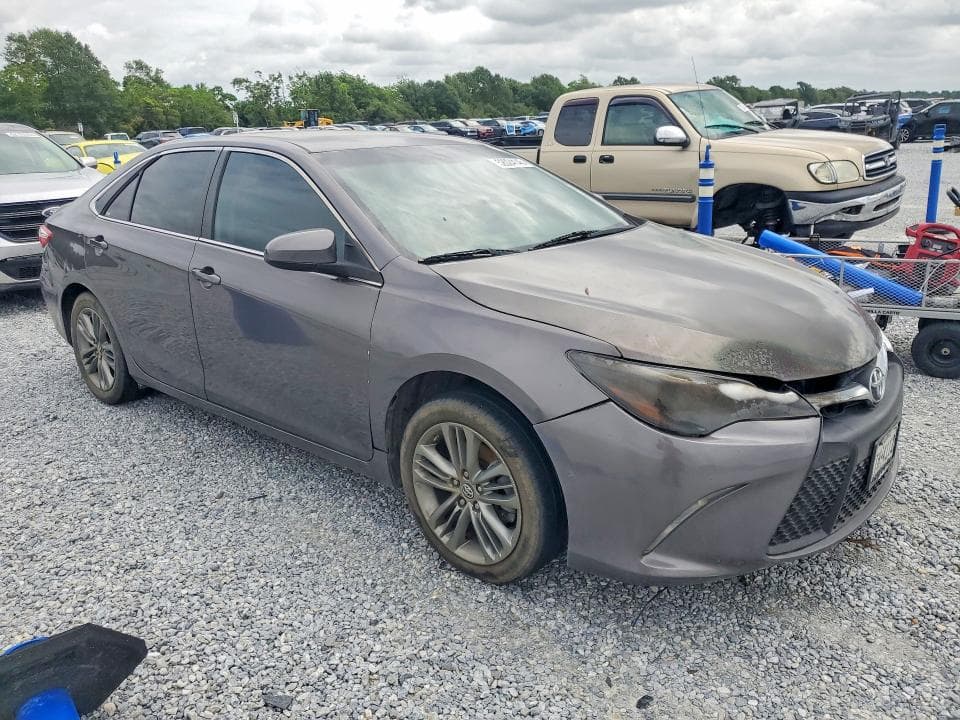 2017 TOYOTA CAMRY SE 4