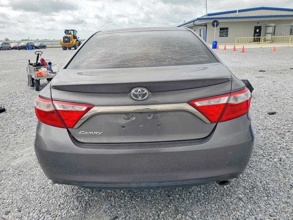 2017 TOYOTA CAMRY SE 6