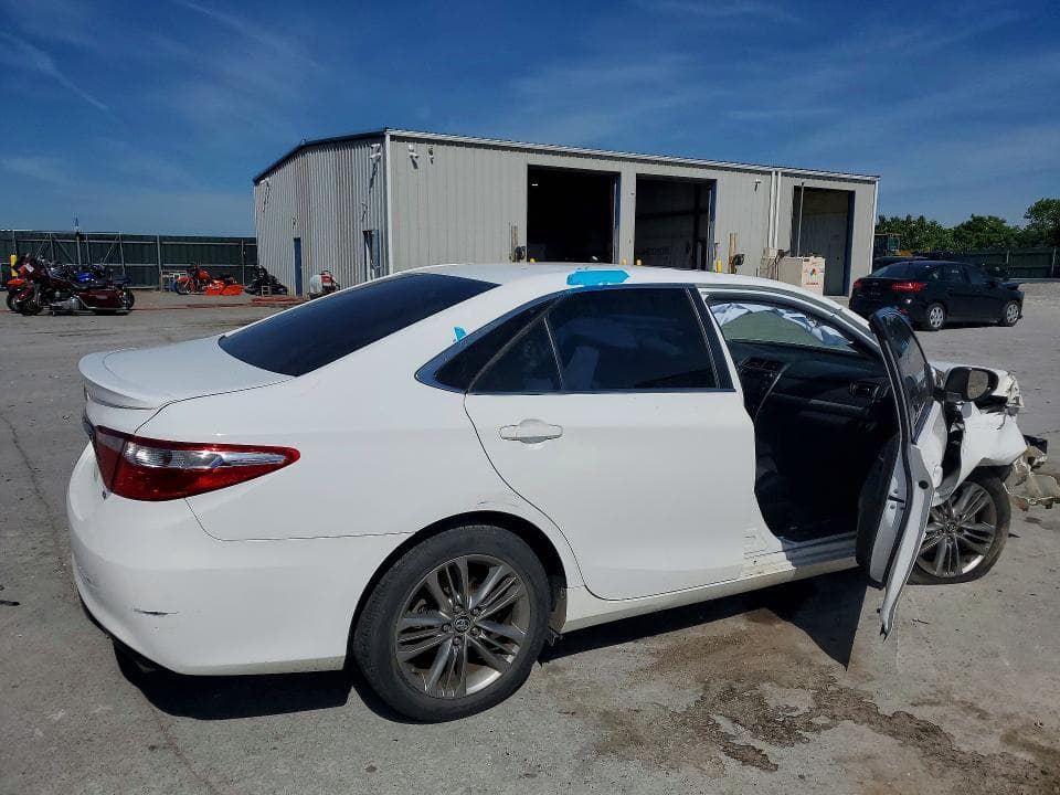 2017 TOYOTA CAMRY SE 3