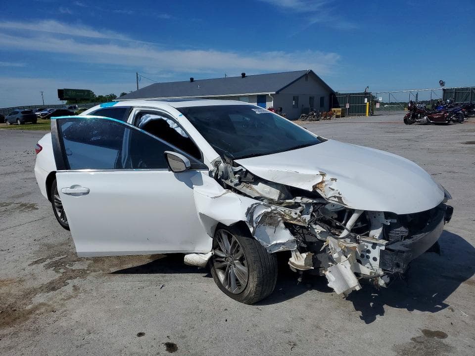 2017 TOYOTA CAMRY SE 4