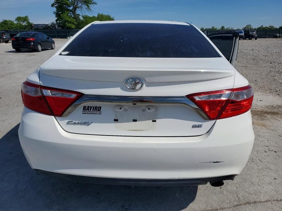 2017 TOYOTA CAMRY SE 6