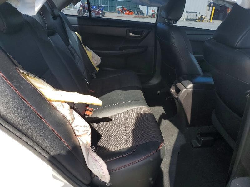 2017 TOYOTA CAMRY SE 10
