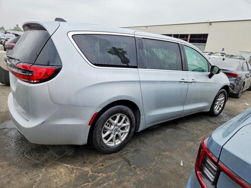 2024 CHRYSLER PACIFICA TOURING 3