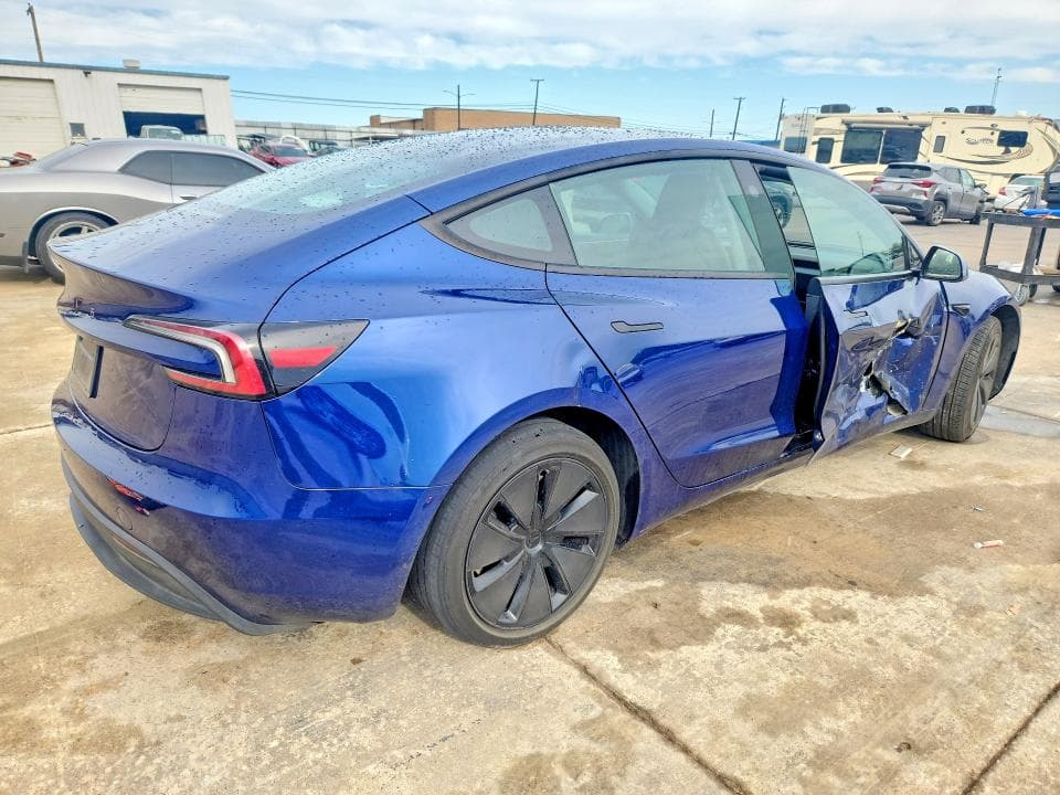 2025 TESLA MODEL 3 3