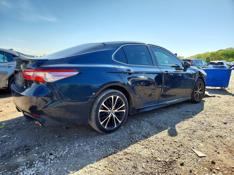 2018 TOYOTA CAMRY SE SE 3