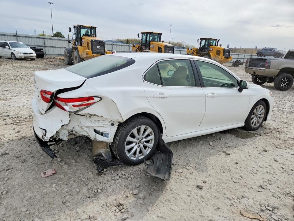 2018 TOYOTA CAMRY LE 3
