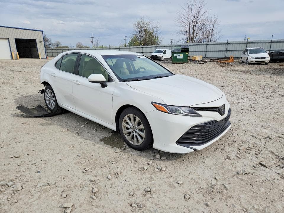 2018 TOYOTA CAMRY LE 4
