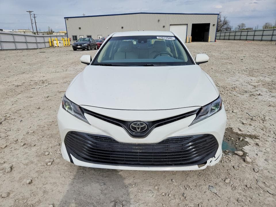 2018 TOYOTA CAMRY LE 5