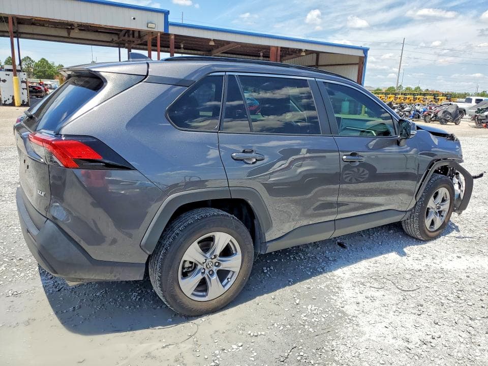 2023 TOYOTA RAV4 XLE 3