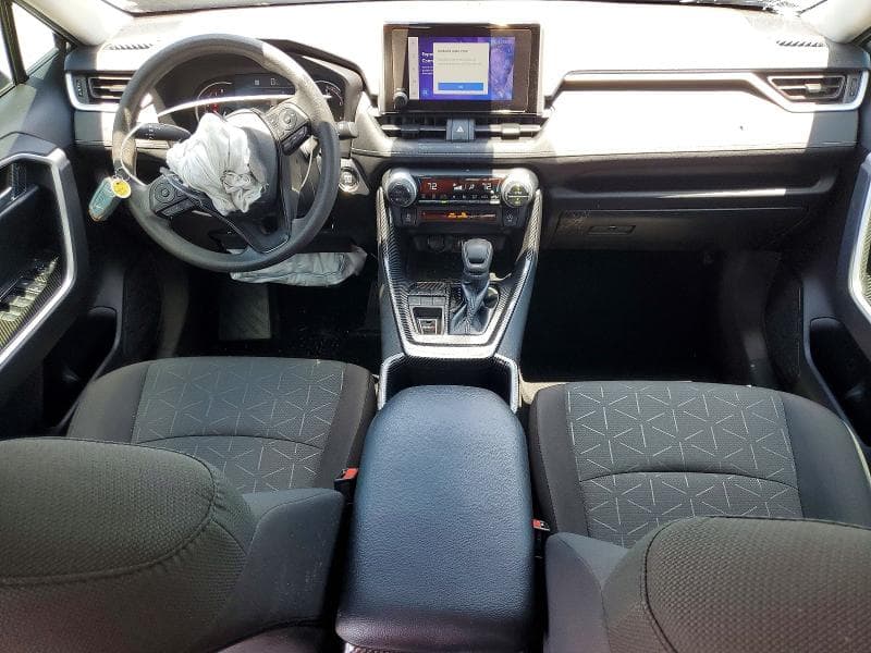 2023 TOYOTA RAV4 XLE 8