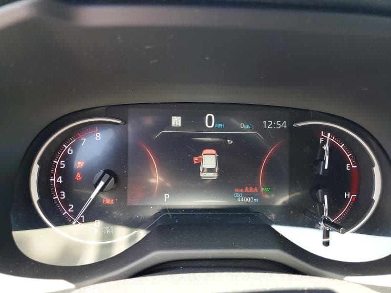2023 TOYOTA RAV4 XLE 9