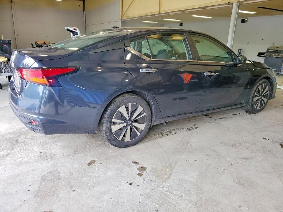 2022 NISSAN ALTIMA SV 3