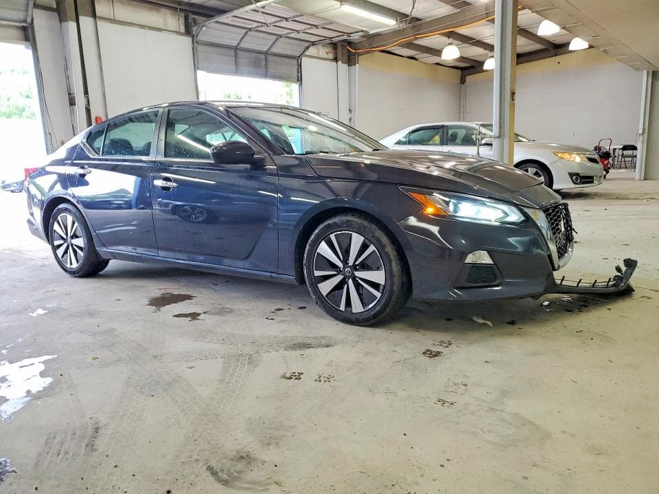 2022 NISSAN ALTIMA SV 4