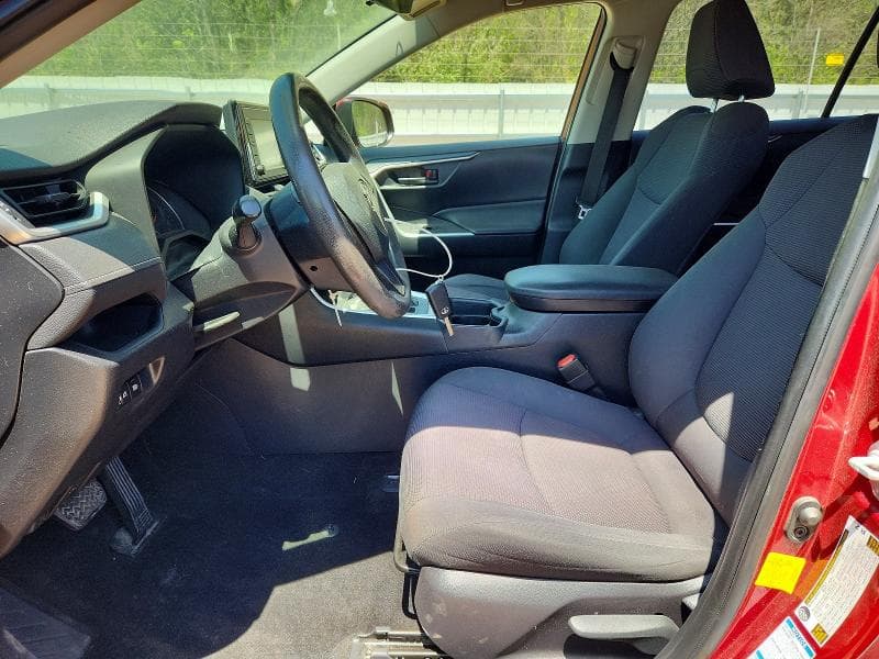 2019 TOYOTA RAV4 LE LE 7