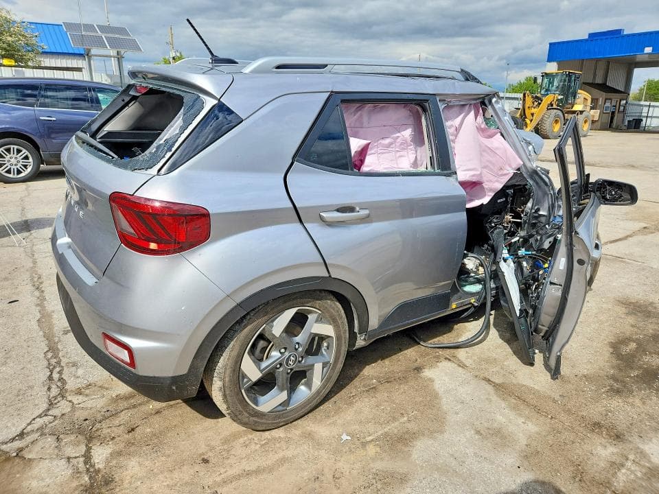 2024 HYUNDAI VENUE SEL 3