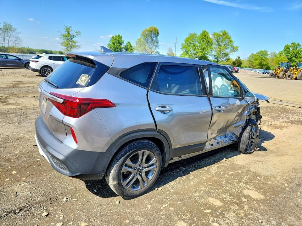 2022 KIA SELTOS LX 3